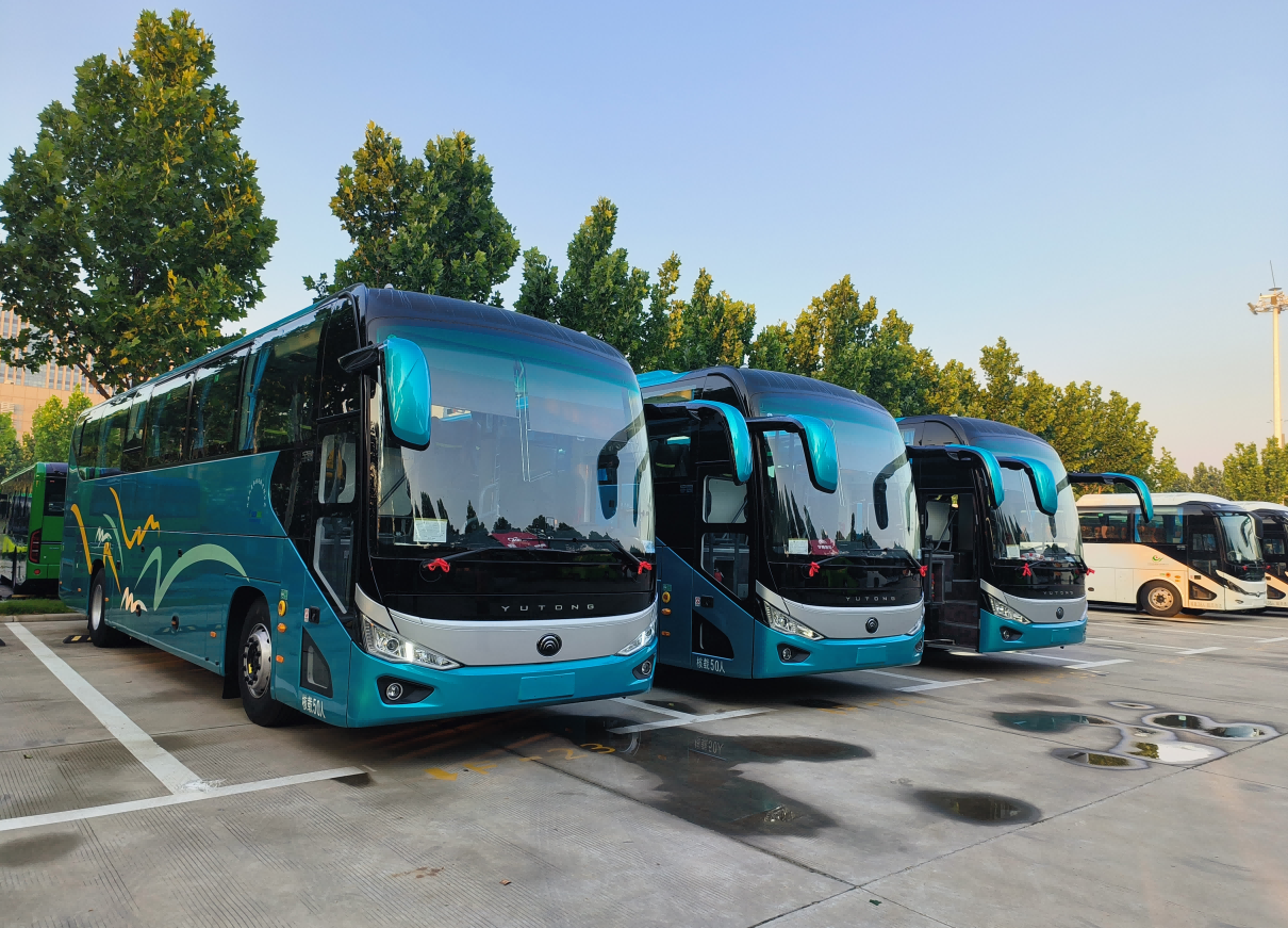 旅游租車，團體個人包車35-50座旅游大巴